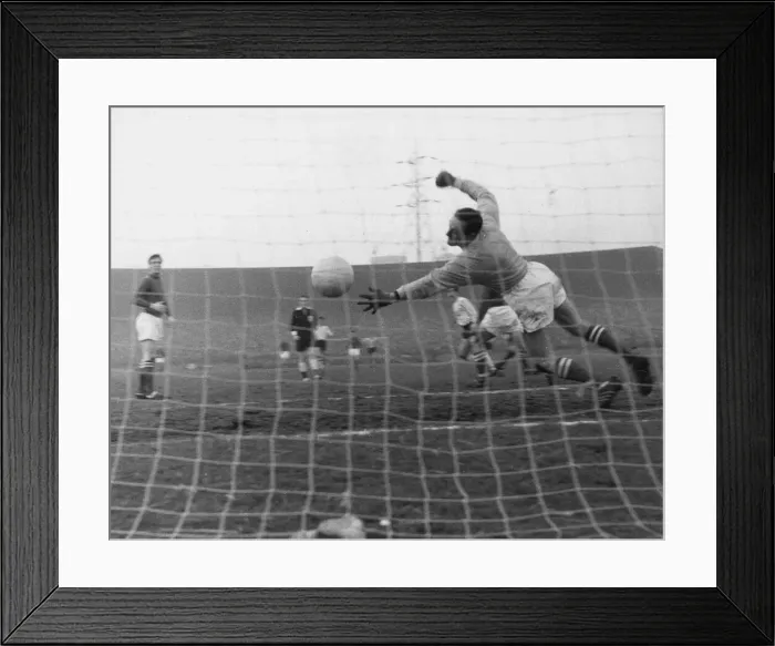 Framed Print : Scottish Cup First Round match at Celtic Park. Celtic 0 v Dunfermline 2 Framed Print : Scottish Cup First Round match at Celtic Park. Celtic 0 v Dunfermline 2
