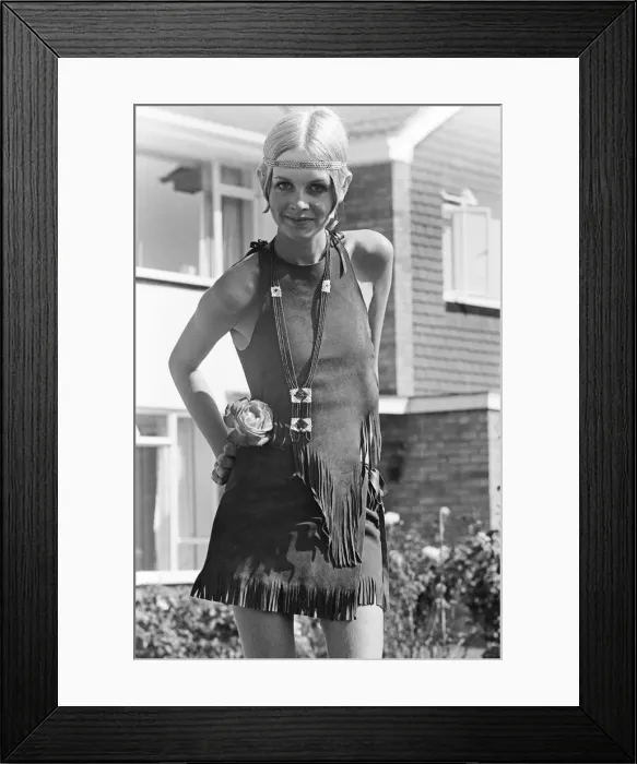Framed Print : Twiggy, (real name Lesley Hornby) English model, seen in a Hippie gear outfit