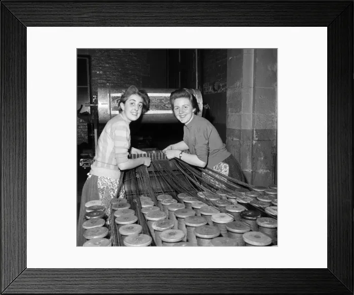 Framed Print : Left, Dorothy Davenport aged 16 and Elaine Roberts aged 15 at Crossleys factory