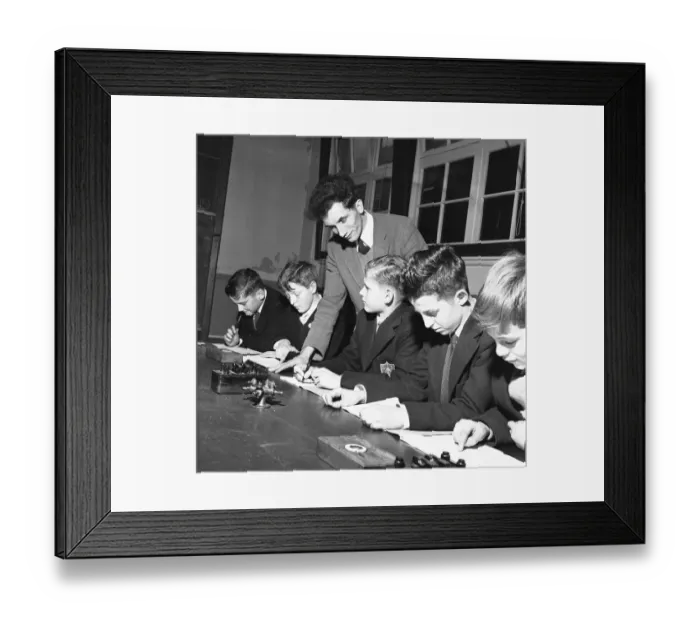 Framed Print : Science master seen here with his students during a revision class prior to sitting their Framed Print : Science master seen here with his students during a revision class prior to sitting their