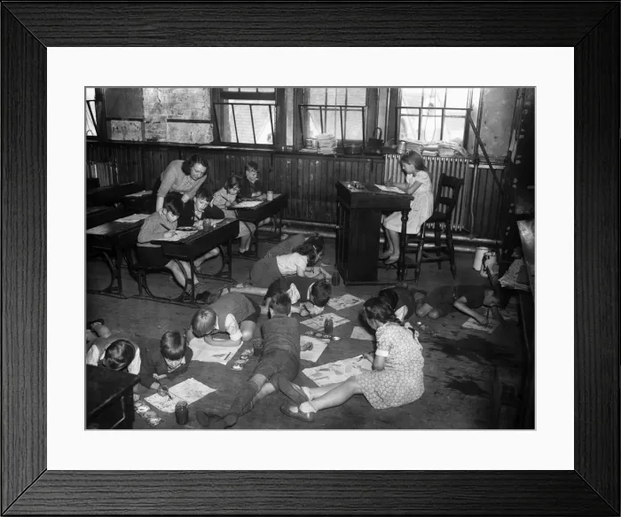 Framed Print : Class Four of Steward Street School Birmingham seen here having an art lesson Framed Print : Class Four of Steward Street School Birmingham seen here having an art lesson