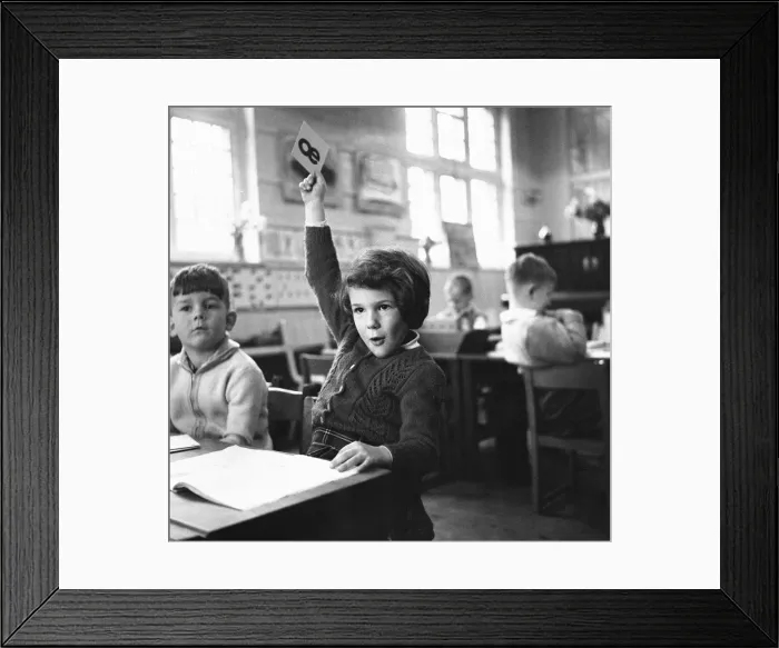 Framed Print : Pupils at Roxeth Primary School, Harrow, being taught English pronunciation using Framed Print : Pupils at Roxeth Primary School, Harrow, being taught English pronunciation using
