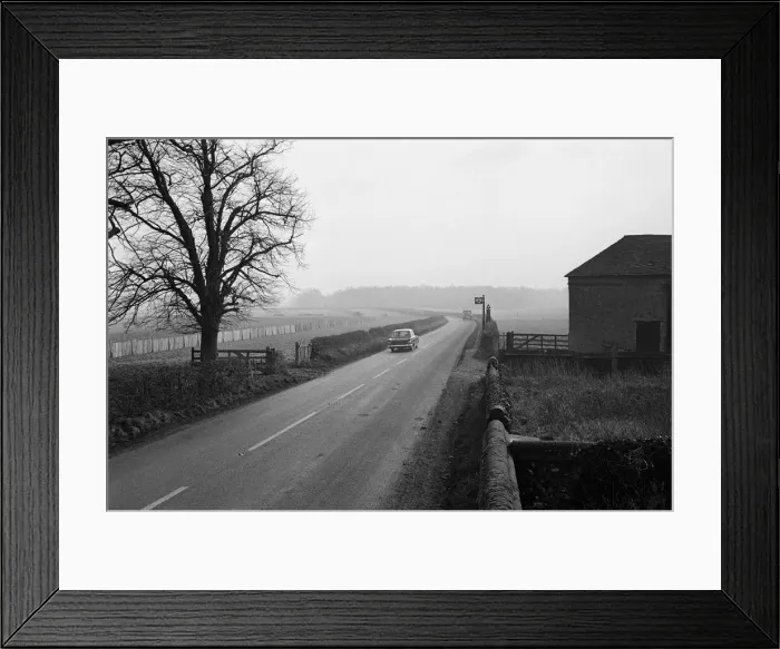 Framed Print : Scenes at Westerham Hill, Kent. 9th January 1964 Framed Print : Scenes at Westerham Hill, Kent. 9th January 1964