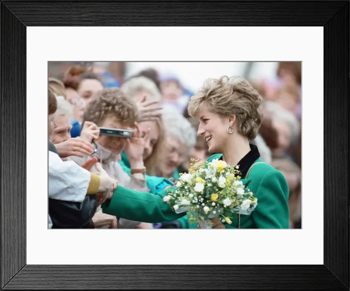 Framed Print : Diana, Princess of Wales arrives to officially open the Scottish factory of the clothing Framed Print : Diana, Princess of Wales arrives to officially open the Scottish factory of the clothing