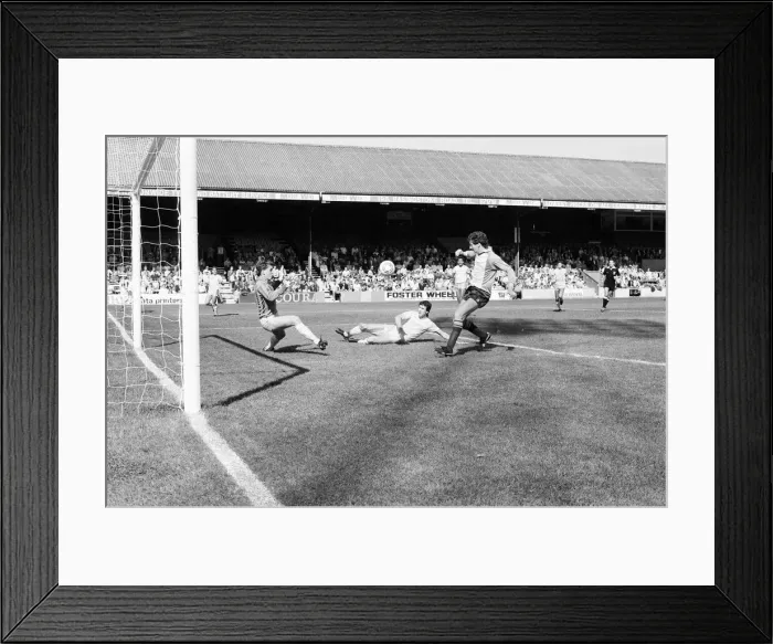 Framed Print : Reading 2-1 Walsall, league match at Elm Park, Saturday 7th September 1985 Framed Print : Reading 2-1 Walsall, league match at Elm Park, Saturday 7th September 1985