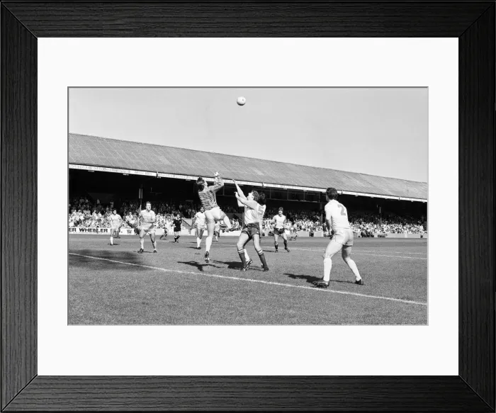 Framed Print : Reading 2-1 Walsall, league match at Elm Park, Saturday 7th September 1985 Framed Print : Reading 2-1 Walsall, league match at Elm Park, Saturday 7th September 1985