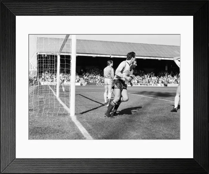 Framed Print : Reading 2-1 Walsall, league match at Elm Park, Saturday 7th September 1985 Framed Print : Reading 2-1 Walsall, league match at Elm Park, Saturday 7th September 1985