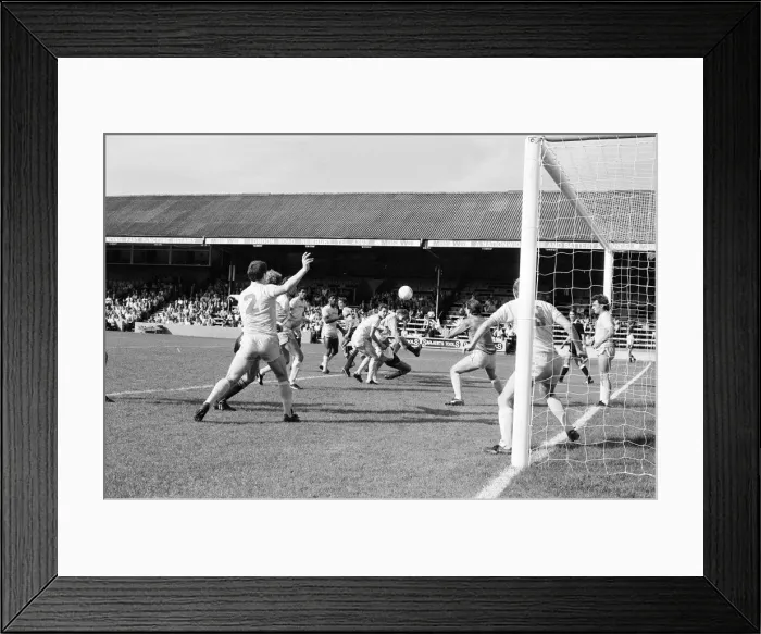 Framed Print : Reading 2-1 Walsall, league match at Elm Park, Saturday 7th September 1985 Framed Print : Reading 2-1 Walsall, league match at Elm Park, Saturday 7th September 1985