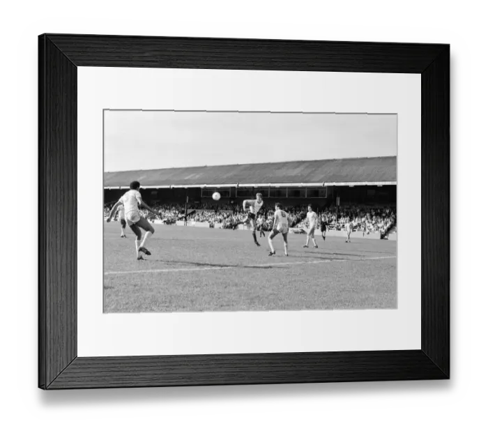 Framed Print : Reading 2-1 Walsall, league match at Elm Park, Saturday 7th September 1985 Framed Print : Reading 2-1 Walsall, league match at Elm Park, Saturday 7th September 1985
