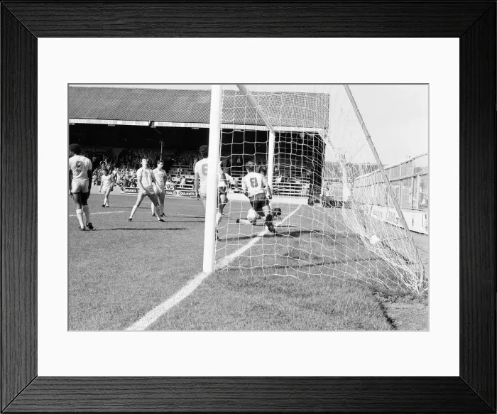 Framed Print : Reading 2-1 Walsall, league match at Elm Park, Saturday 7th September 1985 Framed Print : Reading 2-1 Walsall, league match at Elm Park, Saturday 7th September 1985