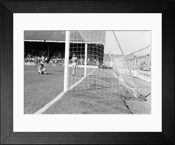 Framed Print : Reading 2-1 Walsall, league match at Elm Park, Saturday 7th September 1985 Framed Print : Reading 2-1 Walsall, league match at Elm Park, Saturday 7th September 1985