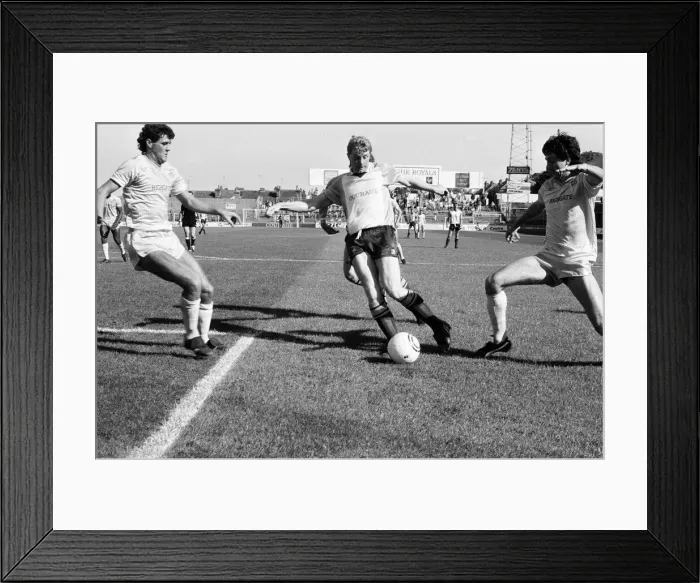 Framed Print : Reading 2-1 Walsall, league match at Elm Park, Saturday 7th September 1985 Framed Print : Reading 2-1 Walsall, league match at Elm Park, Saturday 7th September 1985