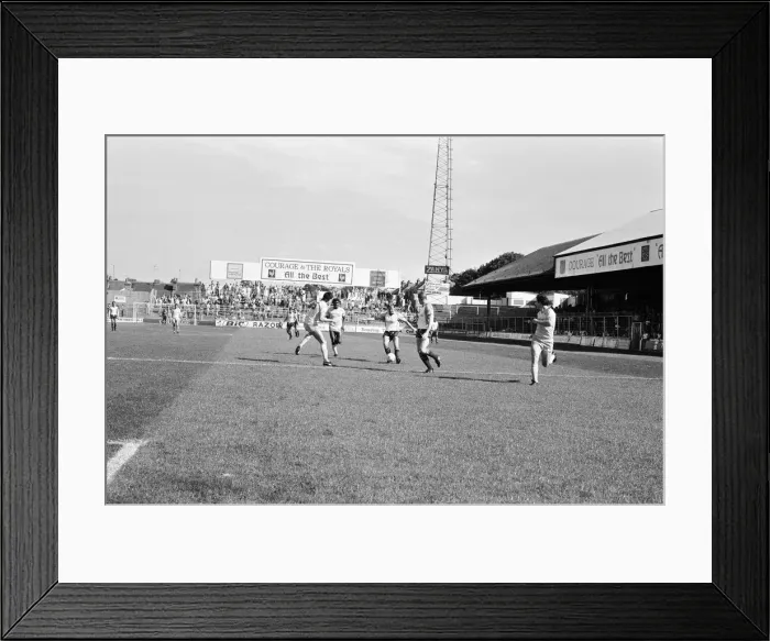 Framed Print : Reading 2-1 Walsall, league match at Elm Park, Saturday 7th September 1985 Framed Print : Reading 2-1 Walsall, league match at Elm Park, Saturday 7th September 1985
