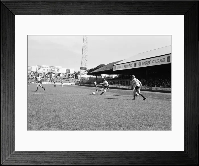 Framed Print : Reading 2-1 Walsall, league match at Elm Park, Saturday 7th September 1985 Framed Print : Reading 2-1 Walsall, league match at Elm Park, Saturday 7th September 1985