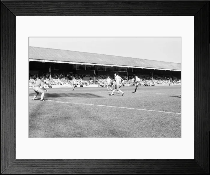 Framed Print : Reading 2-1 Walsall, league match at Elm Park, Saturday 7th September 1985 Framed Print : Reading 2-1 Walsall, league match at Elm Park, Saturday 7th September 1985