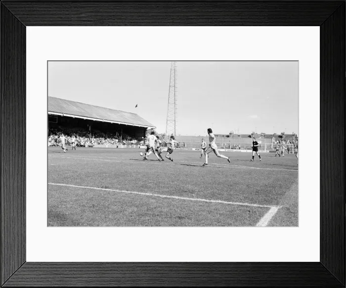 Framed Print : Reading 2-1 Walsall, league match at Elm Park, Saturday 7th September 1985 Framed Print : Reading 2-1 Walsall, league match at Elm Park, Saturday 7th September 1985