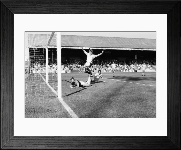 Framed Print : Reading 2-1 Walsall, league match at Elm Park, Saturday 7th September 1985 Framed Print : Reading 2-1 Walsall, league match at Elm Park, Saturday 7th September 1985