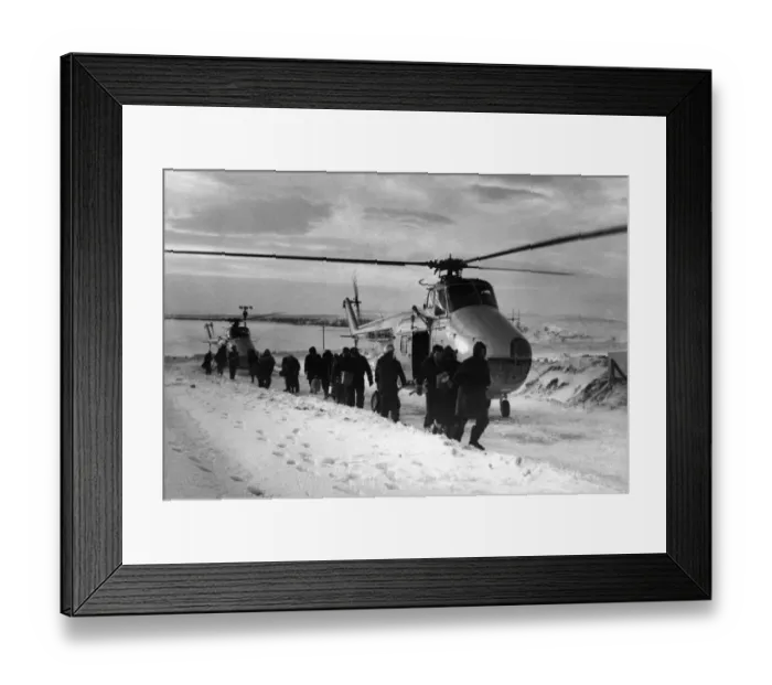 Framed Print : Looking like an Antartic expedition, workers at RAF Fylindales on the North Yorkshire