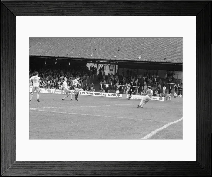 Framed Print : Reading 3-2 Bristol Rovers, league match at Elm Park, Monday 26th August 1985 Framed Print : Reading 3-2 Bristol Rovers, league match at Elm Park, Monday 26th August 1985
