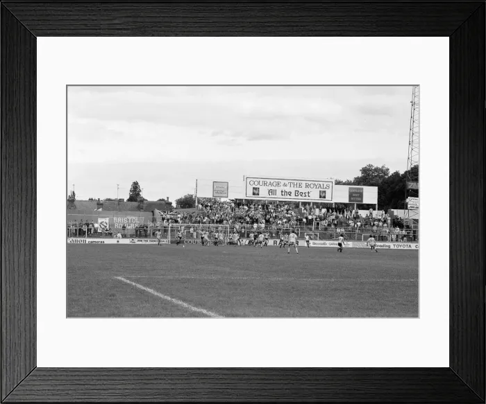 Framed Print : Reading 3-2 Bristol Rovers, league match at Elm Park, Monday 26th August 1985 Framed Print : Reading 3-2 Bristol Rovers, league match at Elm Park, Monday 26th August 1985