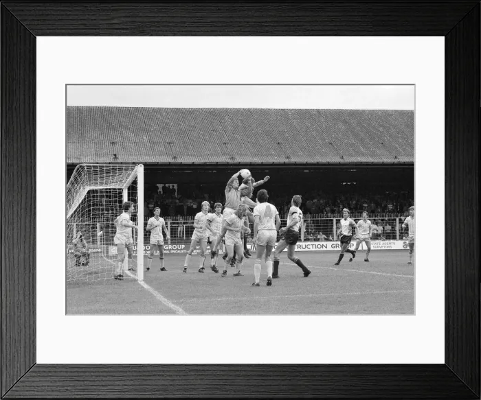 Framed Print : Reading 3-2 Bristol Rovers, league match at Elm Park, Monday 26th August 1985 Framed Print : Reading 3-2 Bristol Rovers, league match at Elm Park, Monday 26th August 1985
