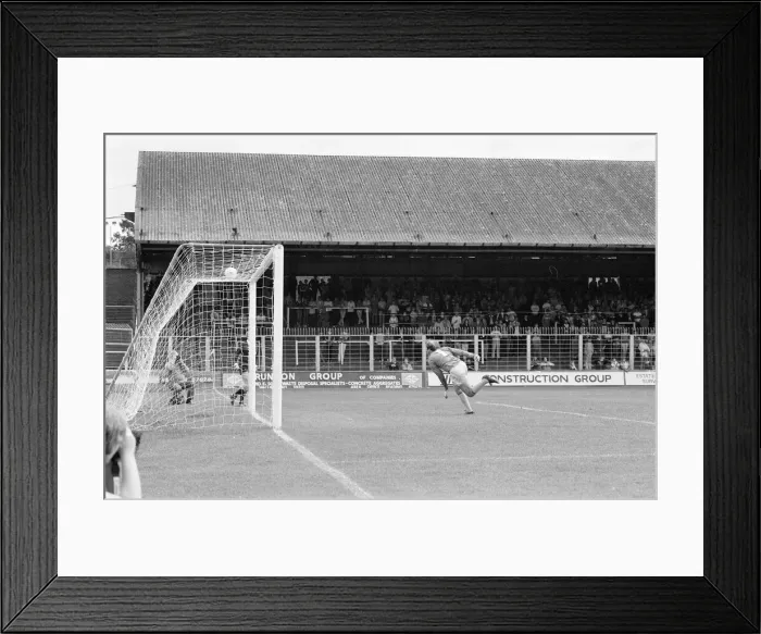 Framed Print : Reading 3-2 Bristol Rovers, league match at Elm Park, Monday 26th August 1985 Framed Print : Reading 3-2 Bristol Rovers, league match at Elm Park, Monday 26th August 1985