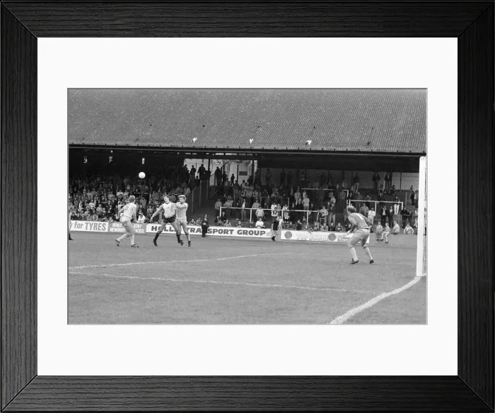 Framed Print : Reading 3-2 Bristol Rovers, league match at Elm Park, Monday 26th August 1985 Framed Print : Reading 3-2 Bristol Rovers, league match at Elm Park, Monday 26th August 1985