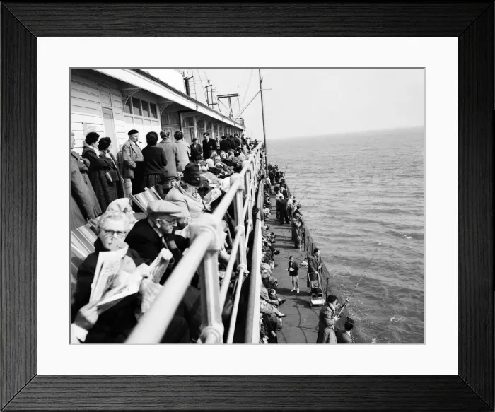 Framed Print : Holiday crowds in Southend, Essex. 23rd April 1957 Framed Print : Holiday crowds in Southend, Essex. 23rd April 1957