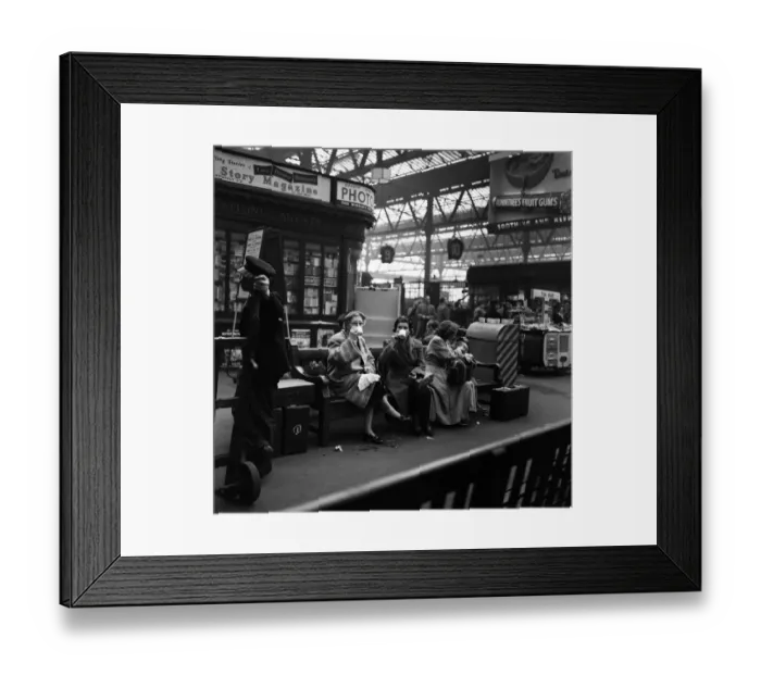 Framed Print : Tea time at Waterloo Station, London. 3rd April 1957