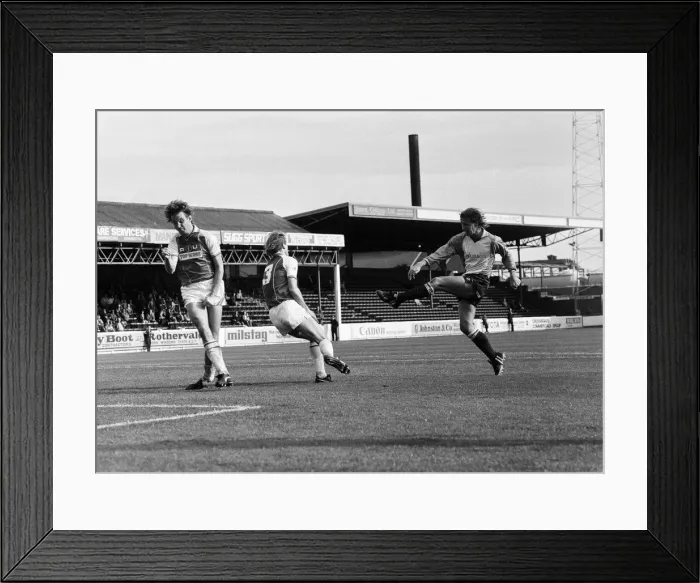 Framed Print : Rotherham 1-2 Reading, League Division Three match at Millmoor Framed Print : Rotherham 1-2 Reading, League Division Three match at Millmoor