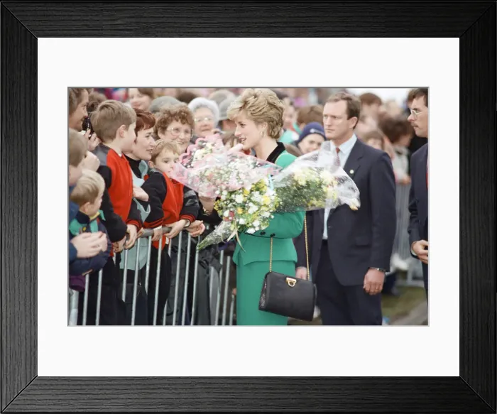 Framed Print : Diana, Princess of Wales arrives to officially open the Scottish factory of the clothing