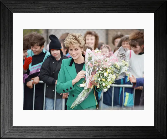 Framed Print : Diana, Princess of Wales arrives to officially open the Scottish factory of the clothing Framed Print : Diana, Princess of Wales arrives to officially open the Scottish factory of the clothing