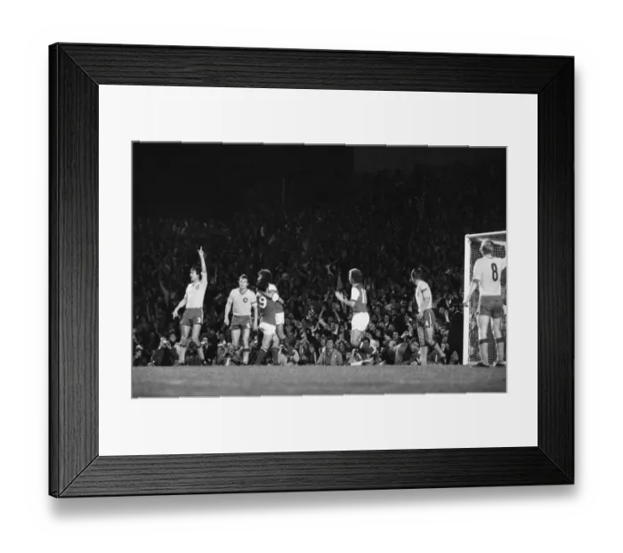 Framed Print : UEFA Cup First Round First Leg match at Highbury. Arsenal 3 v FC Leipzig 0 Framed Print : UEFA Cup First Round First Leg match at Highbury. Arsenal 3 v FC Leipzig 0