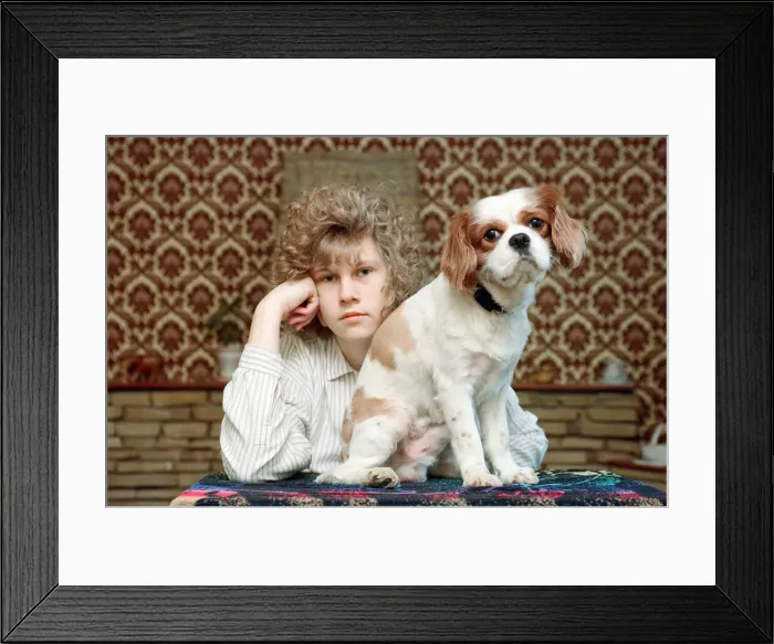 Framed Print : Mrs Sarah Simmonds with her King Charles Spaniel dog, who Framed Print : Mrs Sarah Simmonds with her King Charles Spaniel dog, who