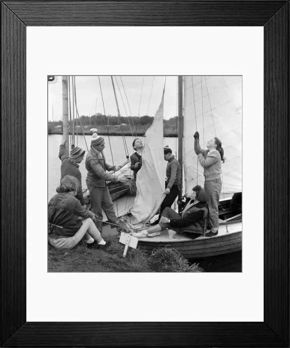 Framed Print : Pupils of Clarendon Secondary Modern School, South Oxhey, Watford, Hertfordshire Framed Print : Pupils of Clarendon Secondary Modern School, South Oxhey, Watford, Hertfordshire