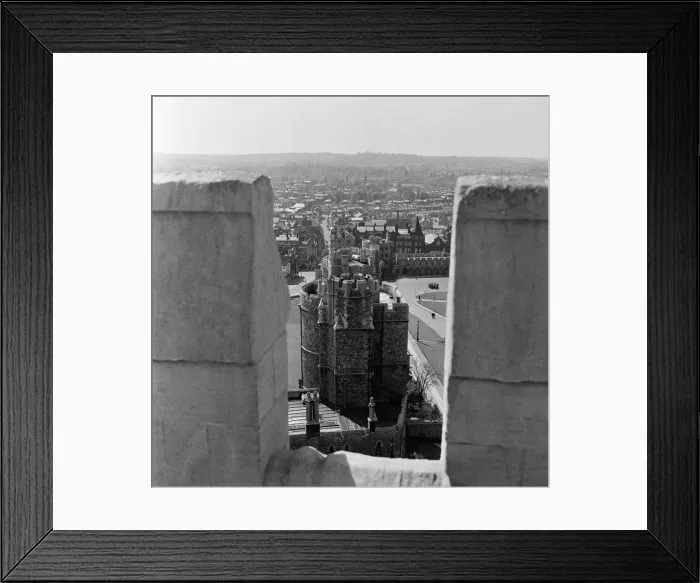 Framed Print : Sightseeing at Windsor Castle. 18th May 1955 Framed Print : Sightseeing at Windsor Castle. 18th May 1955