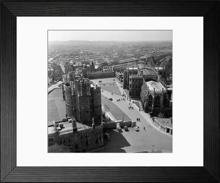 Framed Print : Sightseeing at Windsor Castle. 18th May 1955 Framed Print : Sightseeing at Windsor Castle. 18th May 1955