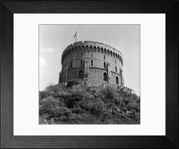 Framed Print : Sightseeing at Windsor Castle. 18th May 1955 Framed Print : Sightseeing at Windsor Castle. 18th May 1955