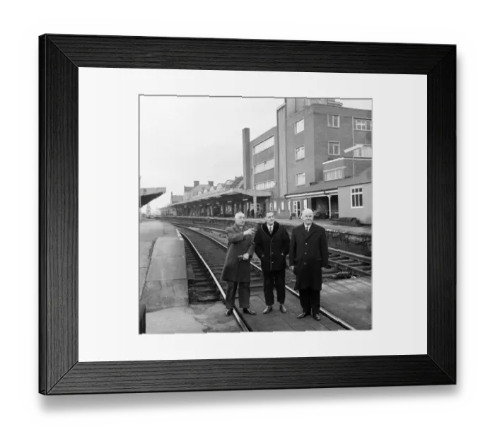 Framed Print : Presentation to retired railwaymen, Middlesbrough. 1972
