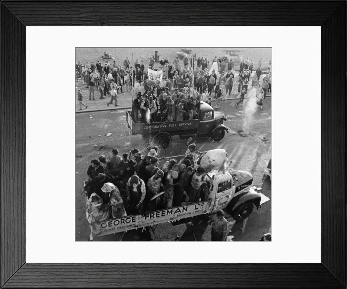 Framed Print : Lorry Battle. Students rag afternoon. A battle of flour and soot on Marine Parade