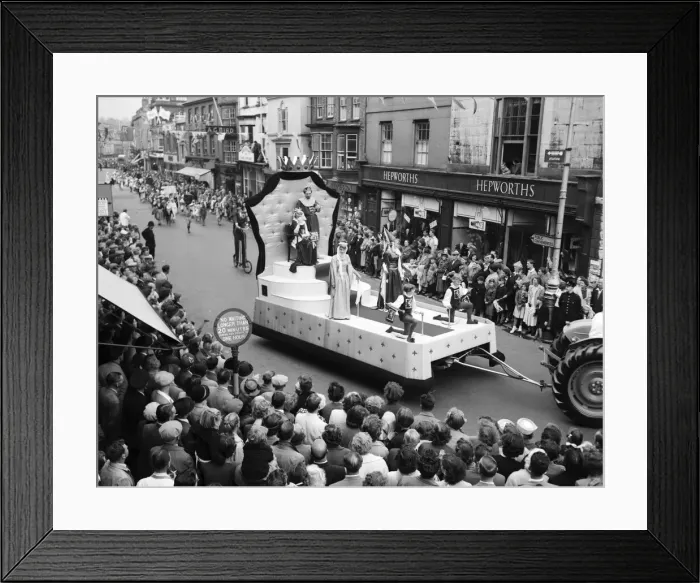 Framed Print : Newport Carnival, Isle of Wight. 11th August 1955