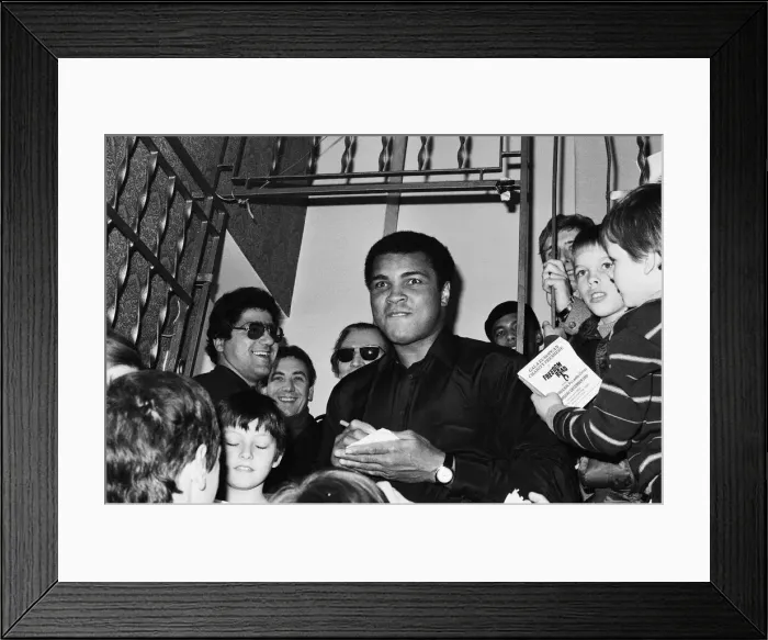 Framed Print : Muhammad Ali at a press conference in London. 16th December 1980 Framed Print : Muhammad Ali at a press conference in London. 16th December 1980