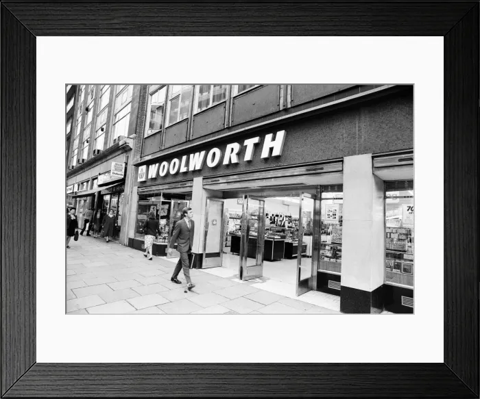 Framed Print : Woolworths Store, Holborn, London, 13th August 1980. 420pm and not a person in sight