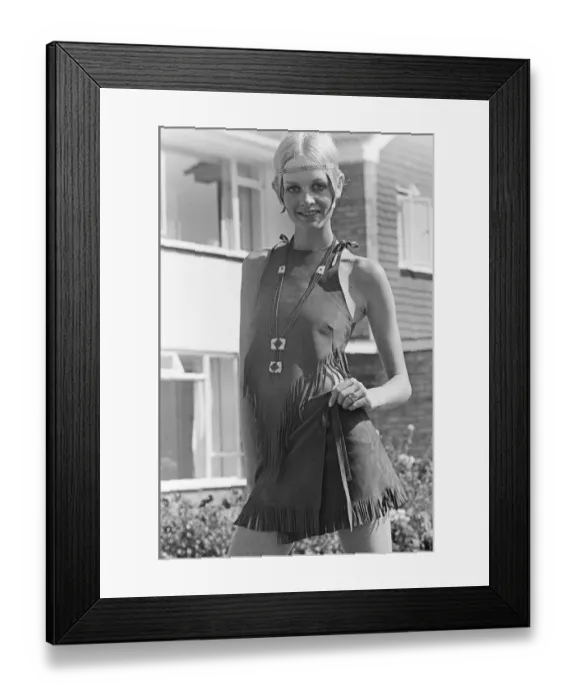 Framed Print : Twiggy, (real name Lesley Hornby) English model, seen in a Hippy gear outfit Framed Print : Twiggy, (real name Lesley Hornby) English model, seen in a Hippy gear outfit