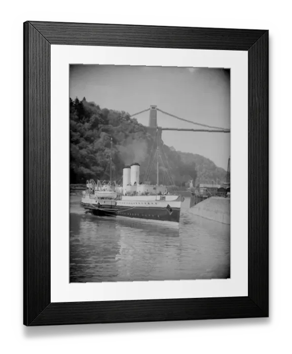 Framed Print : The Bristol Queen paddle steamer seen here closes to the Clifton Suspension Bridge Circa