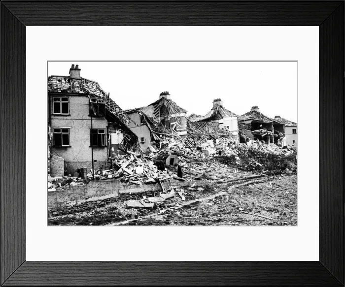 Framed Print : Row of bombed damaged houses, Furneaux Road, Beacon Park 1941