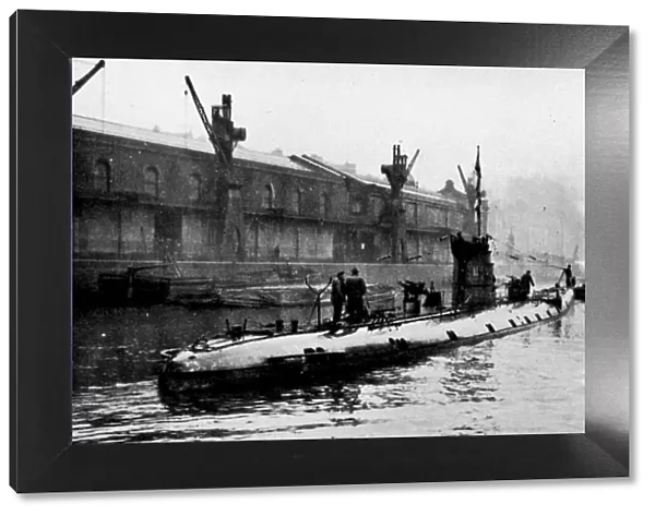 German U boat that was captured and shown off in Bristol city docks in 1918 1st December