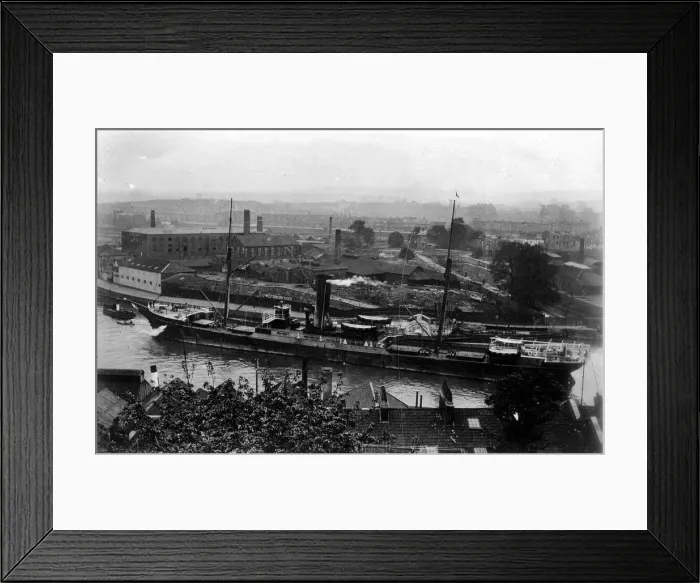 Framed Print : SS Edendale entering Bristol docks. Circa 1950 Framed Print : SS Edendale entering Bristol docks. Circa 1950