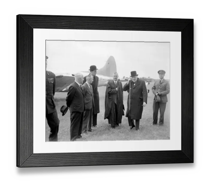 Framed Print : Winston Churchill, arrives at Filton Airfield, Bristol 1948