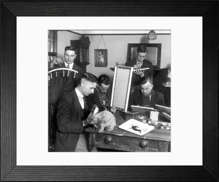 Framed Print : Craft workshops at the University Settlement, Bristol in the 1950s. Circa 1955 Framed Print : Craft workshops at the University Settlement, Bristol in the 1950s. Circa 1955